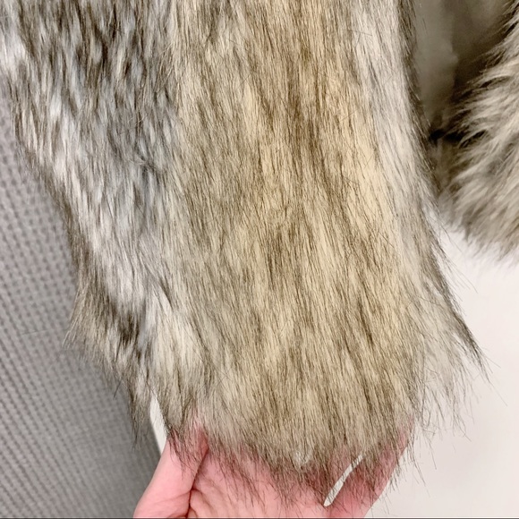 Target Xhilaration Faux Fur Vest Size XS - Picture 3 of 4